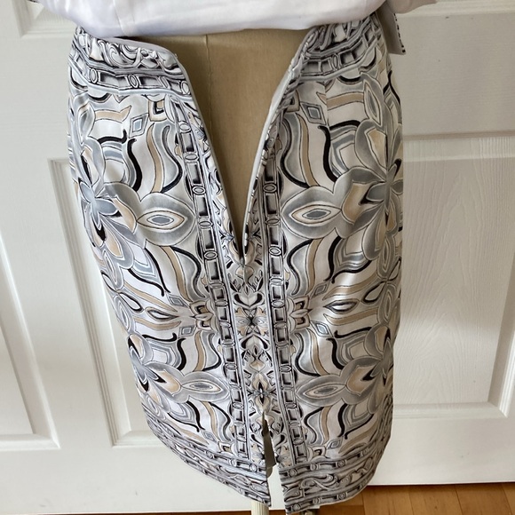 White House-Black Market Skirt Set-Skirt is sz 4, top is sz 0. Beautiful pieces. - Picture 10 of 16